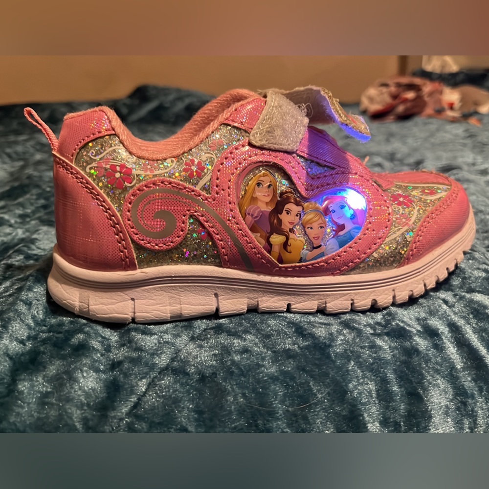 Disney Princess, girls tennis shoes. Great condition. Still look new.